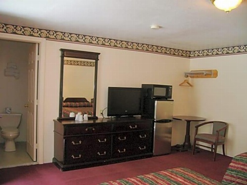 Passport Inn And Suites Chaplin image 7