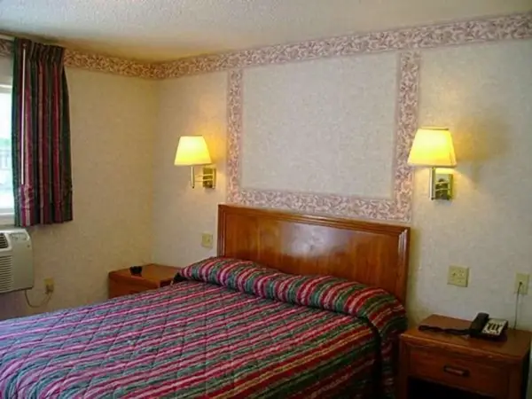 Passport Inn And Suites Chaplin 10
