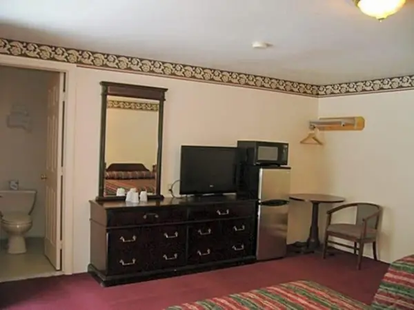 Passport Inn And Suites Chaplin 7